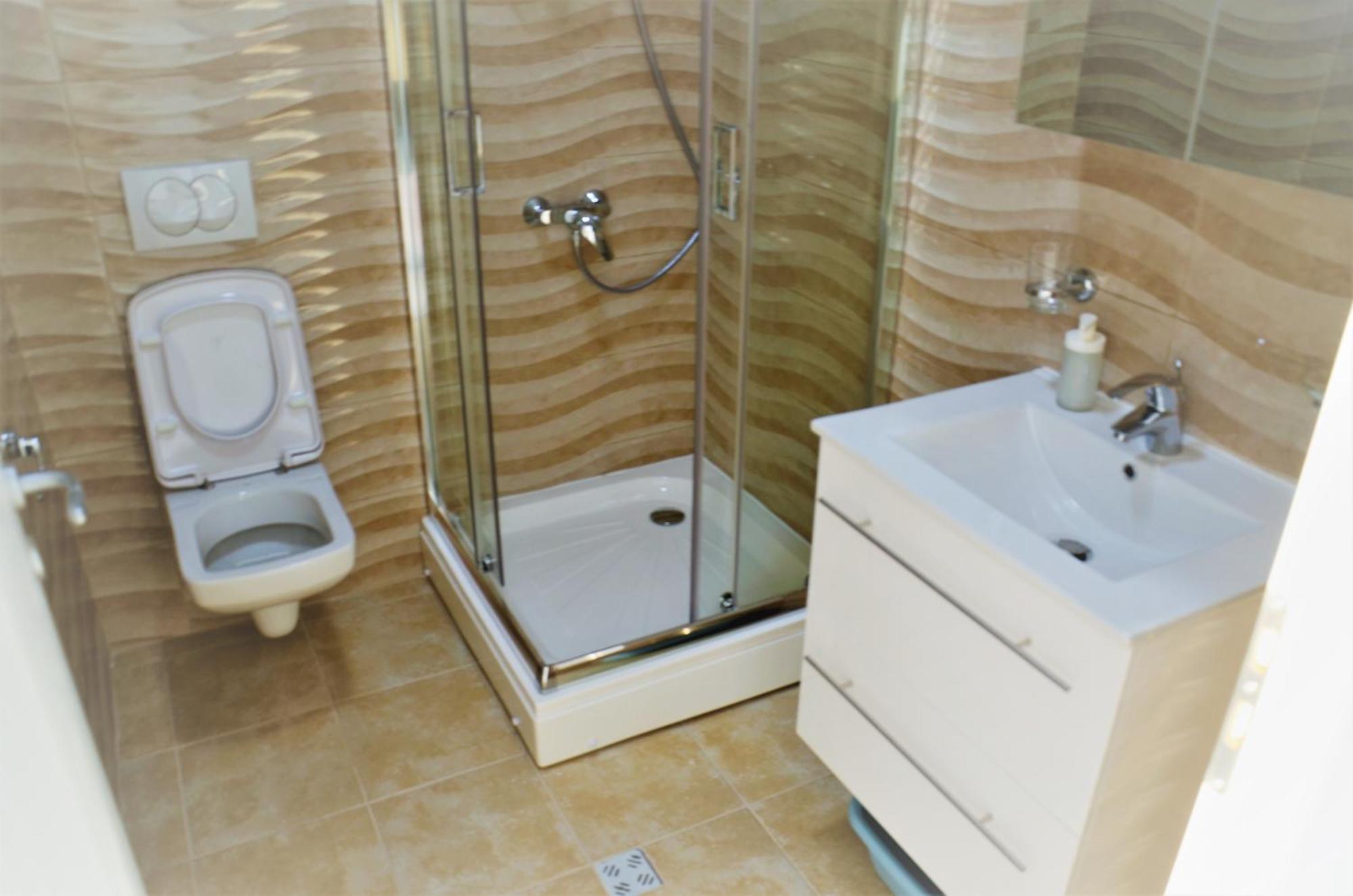 Apartmani Svetionik Budva Bilik gambar