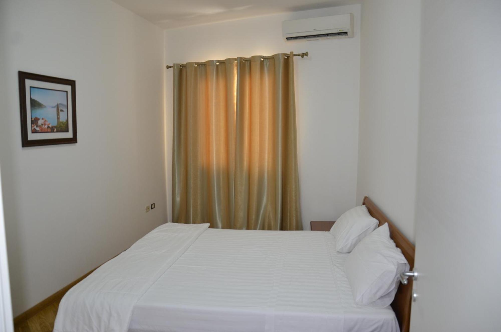 Apartmani Svetionik Budva Bilik gambar
