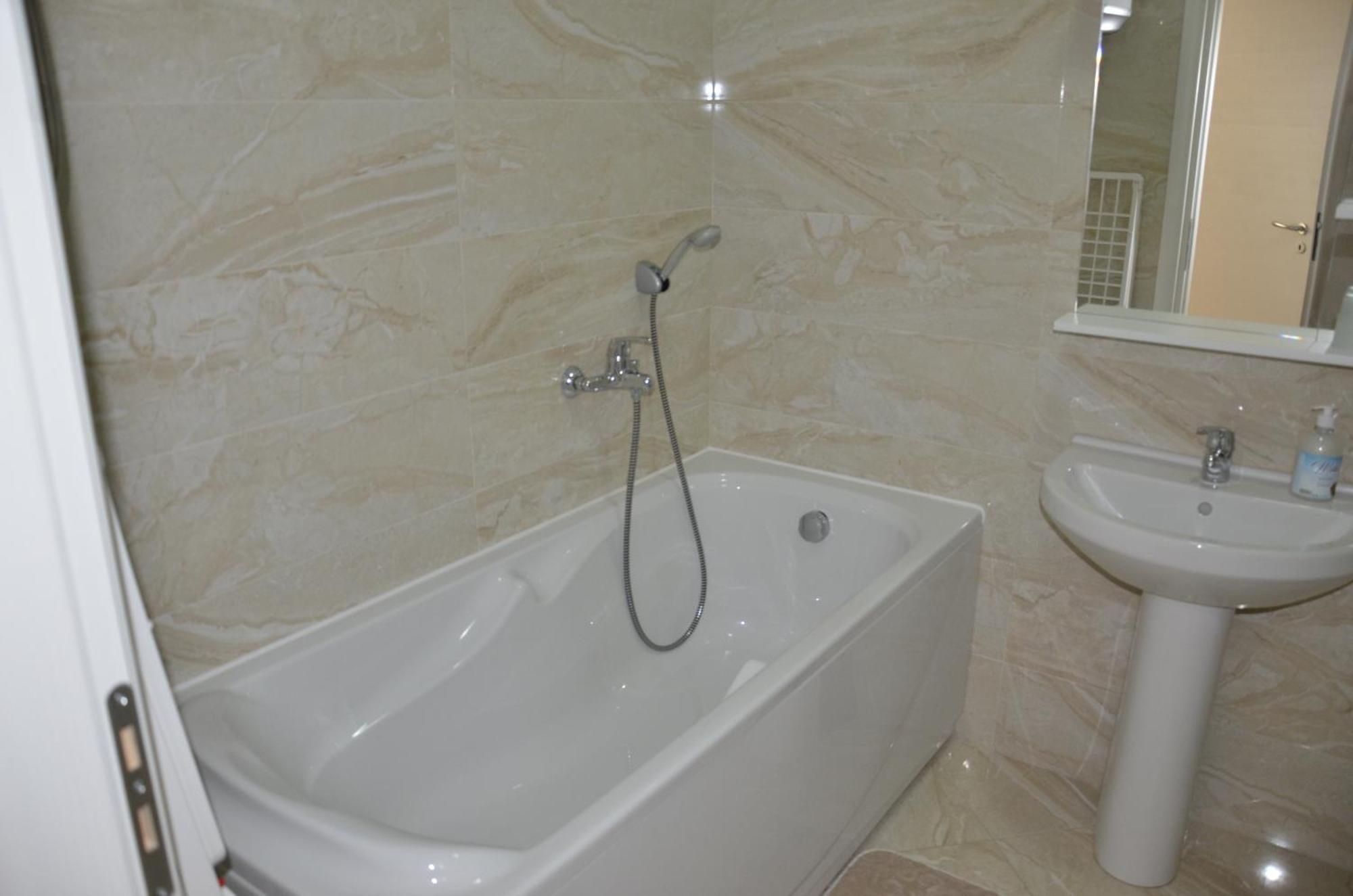 Apartmani Svetionik Budva Bilik gambar