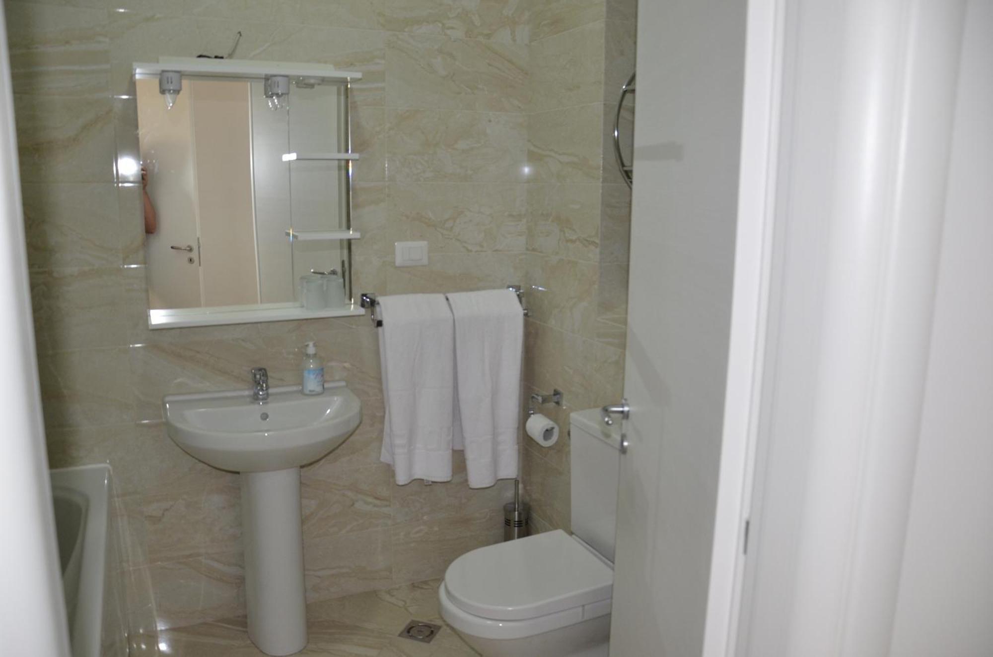 Apartmani Svetionik Budva Bilik gambar