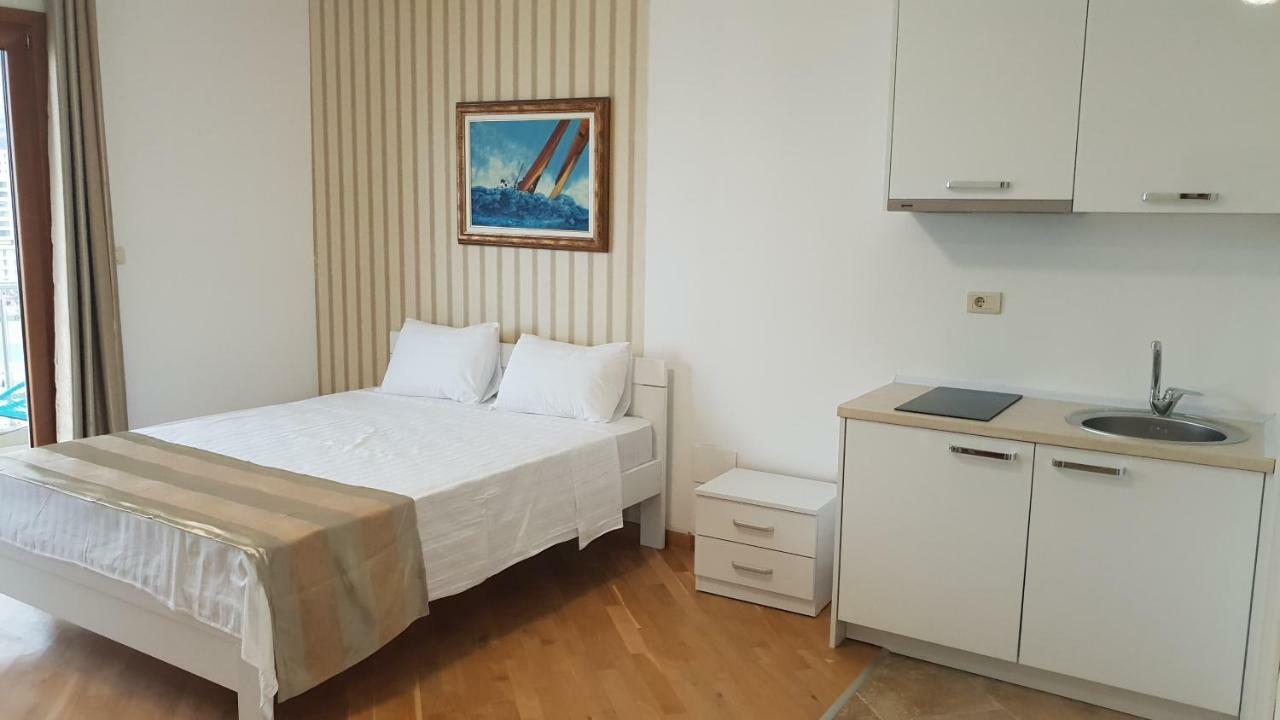 Apartmani Svetionik Budva Bilik gambar
